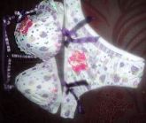 conjunto branco e roxo com stras