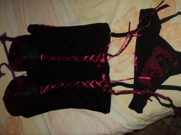 Espartilho preto e roxo