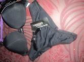 conjunto preto com abertura frontal